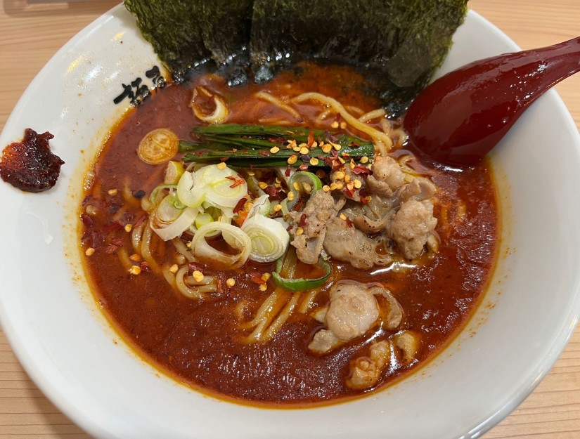 和牛ホルモン旨辛ラーメン 激辛