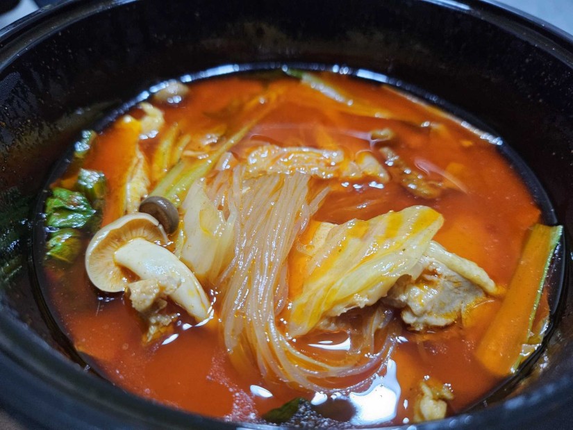 鶏肉と豚肉麻辣湯 しびれるオイル(花椒油)、特性唐辛子(20g)