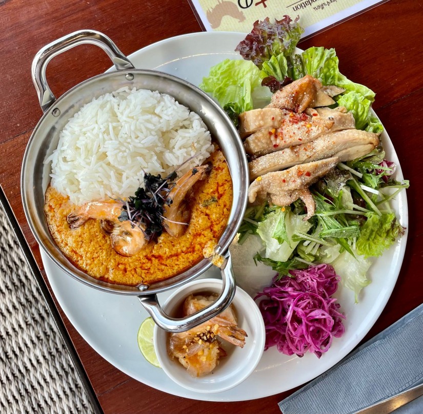 海老の玉子カレー炒めプレート 唐辛子1本