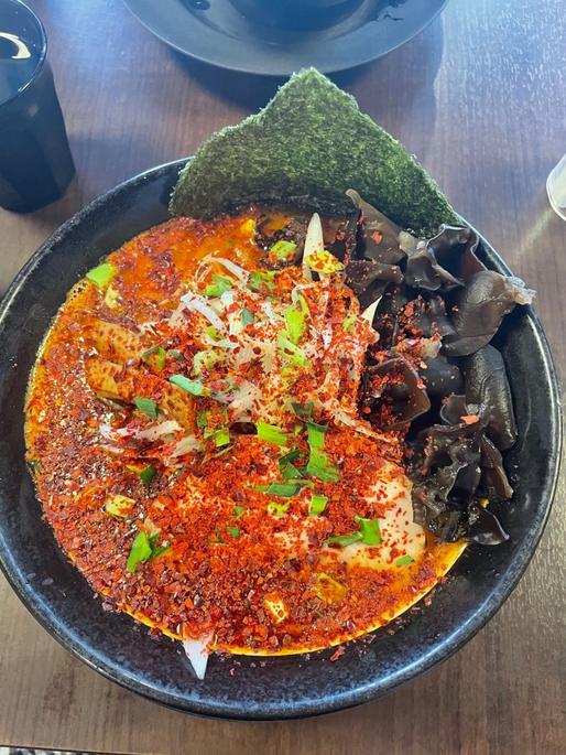 辛いしびれる味噌ラーメン  辛4痺4