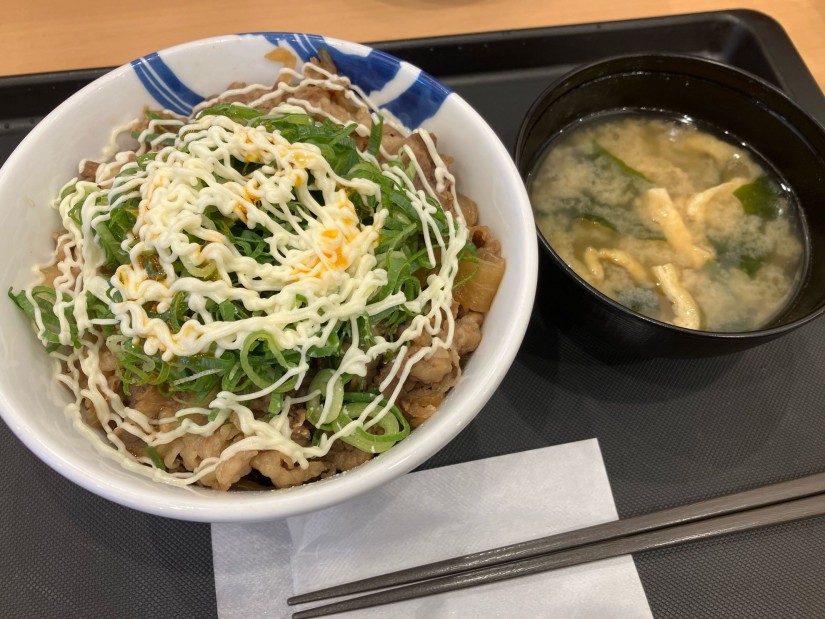 ねぎマヨ辣牛めし