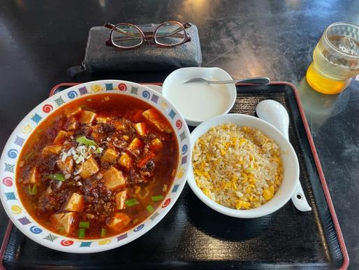 麻辣麺と半チャーハン（ランチCセット） バカみたいに辛く
