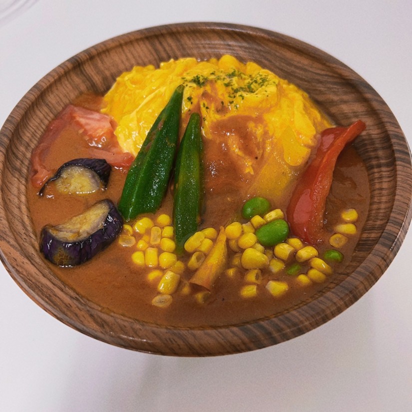 たっぷり夏野菜のカレーオムライス(池袋東武 激辛フェス&カレーフェス限定) レベル4