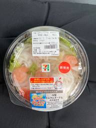 冷製トムヤムヌードル 米粉麺使用 辛みが苦手な方の飲食はご注意