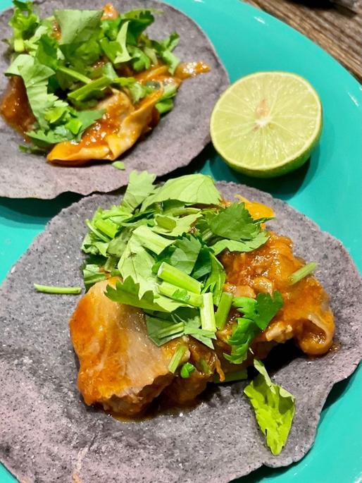 タコス  牛スジのピリ辛煮込み