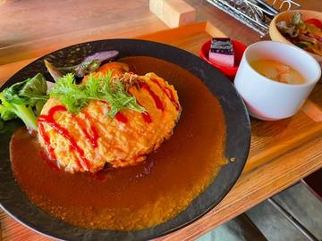 とろとろオムカカオカレー