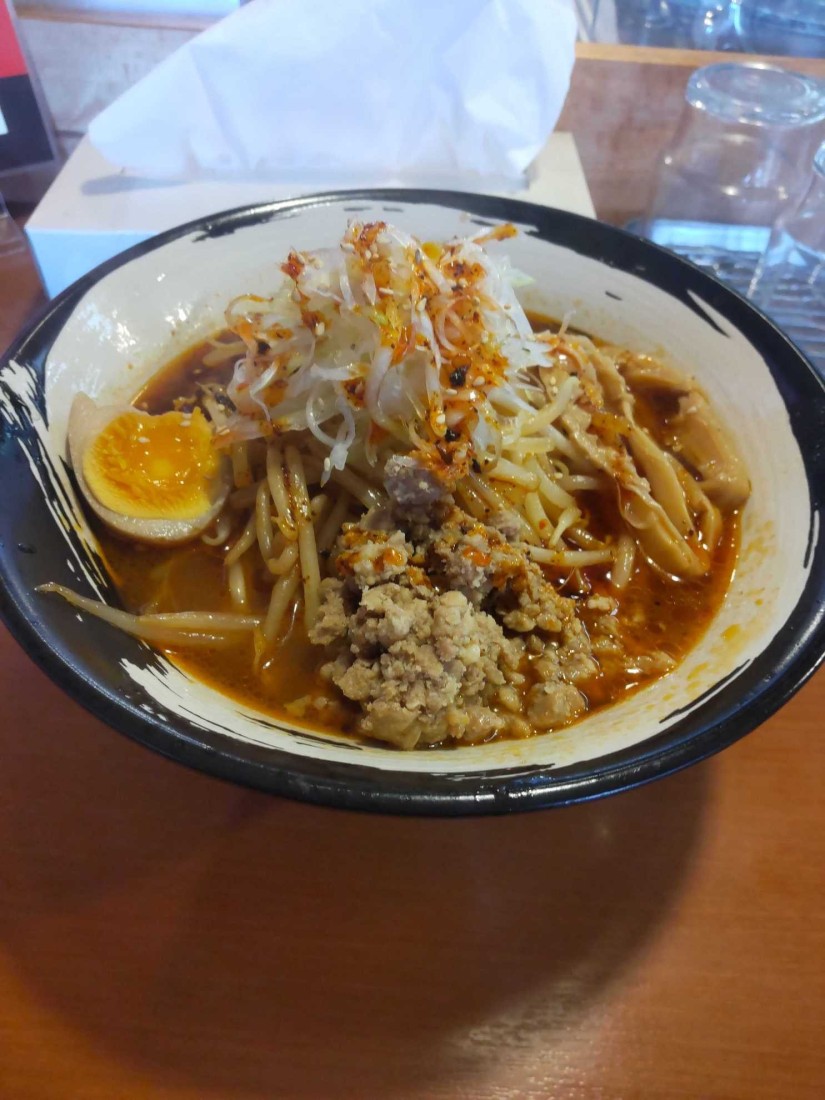 辛味噌ラーメンモヤシのせ