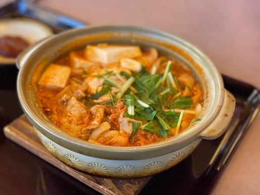 豚キムチのピリ辛鍋焼きうどん