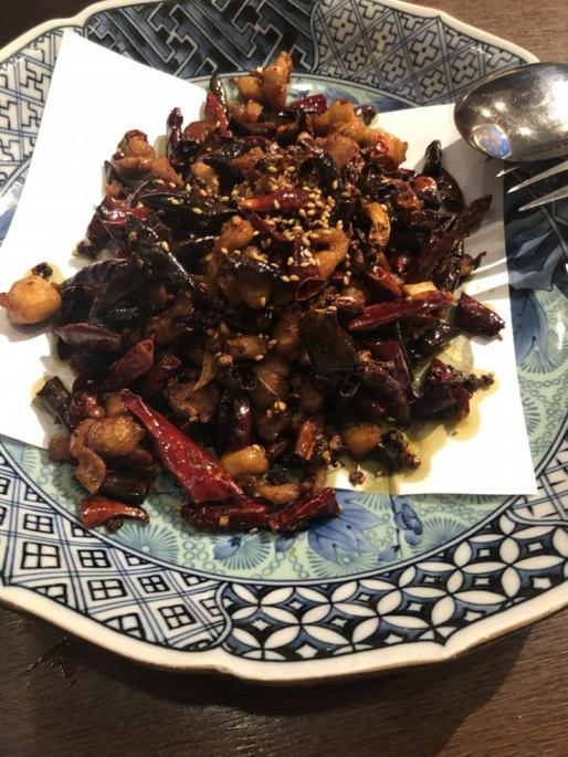 揚げ鶏肉の唐辛子•山椒炒め