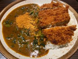 メンチカツとほうれん草のカレー 5辛＋とび辛 50振り