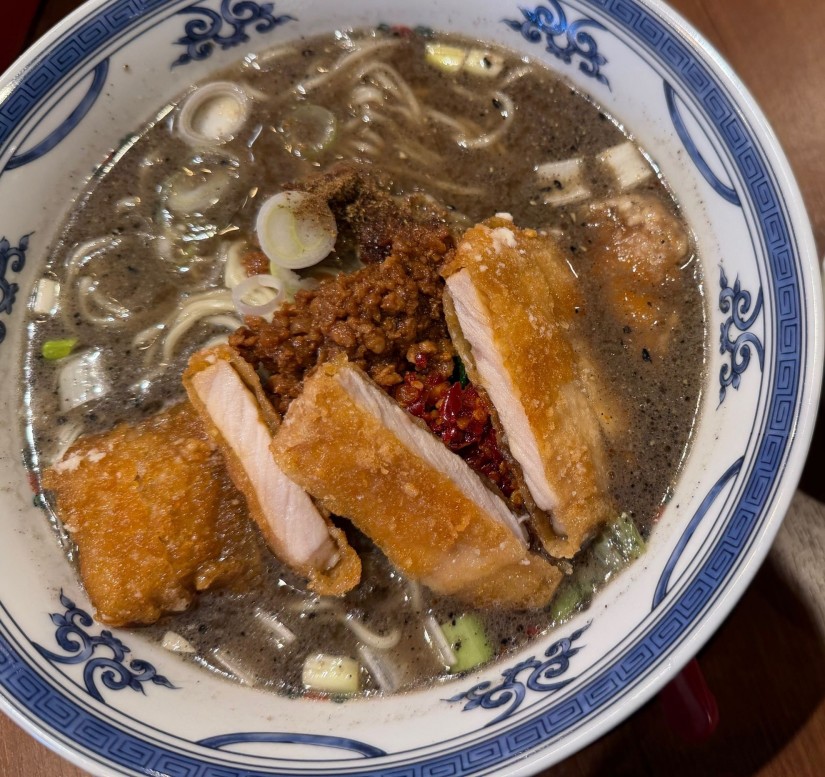 黒胡麻担々麺