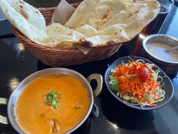 Aランチ(チキンカレー(激辛)+サラダ+ナン+ドリンク)