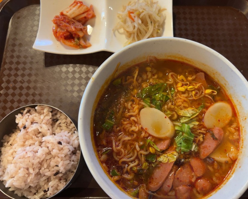 プデチゲ（ラーメントッピング）