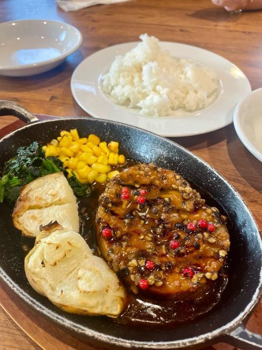 ハーブ香る豚のポルケッタ 〜ペッパー&バルサミコソース〜