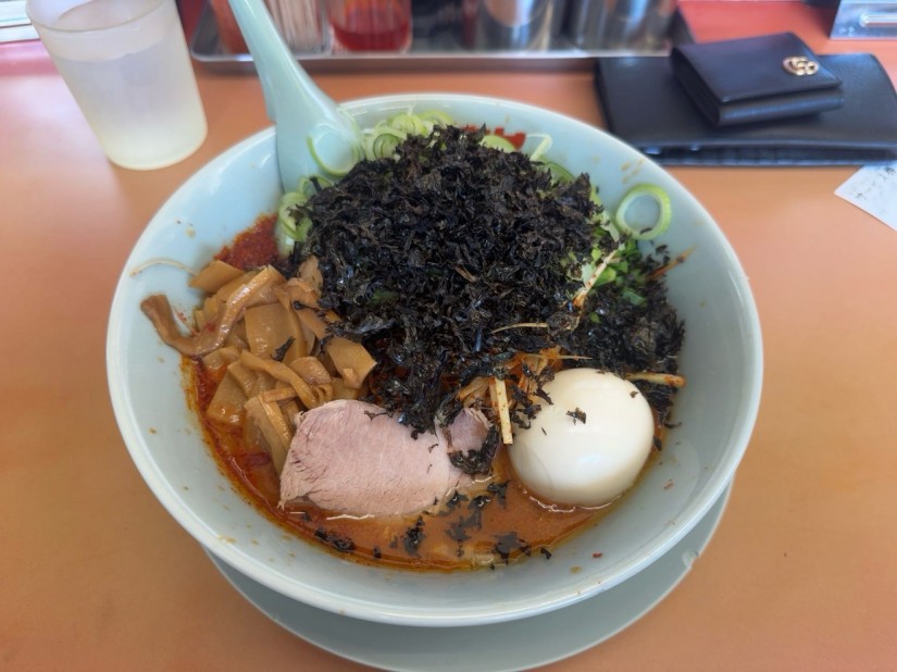 ウルトラ激辛ラーメン黒バラ海苔、メンマトッピング