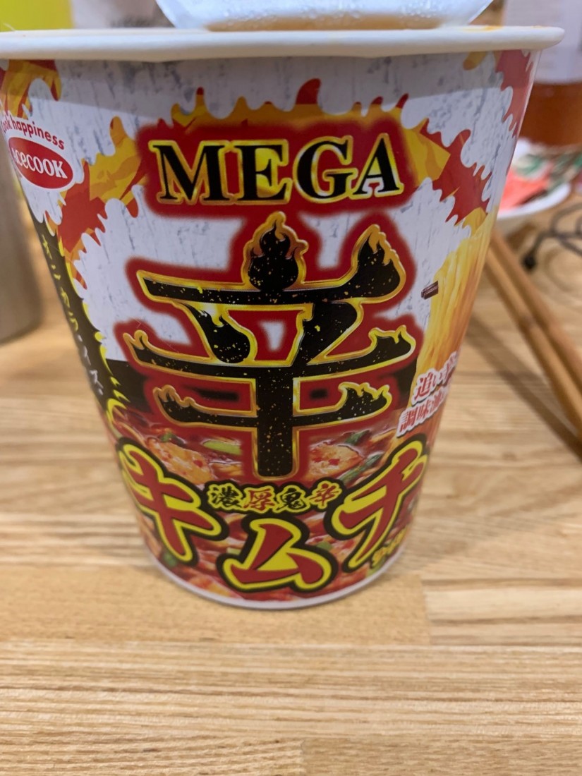 ＭＥＧＡ辛　濃厚鬼辛キムチラーメン