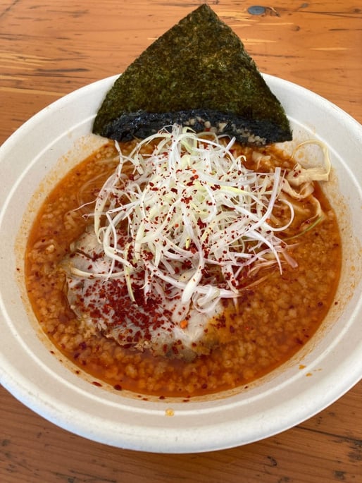 辛さ全開！灼熱RED（辛味噌ラーメン） 中辛