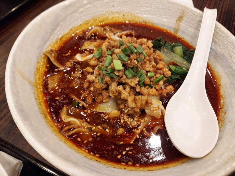 麻辣刀削麺 卓上辣油で辛さup