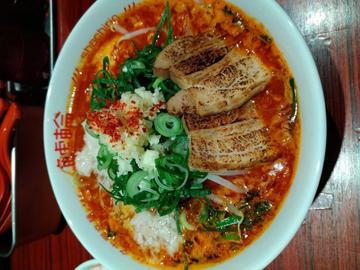 旨辛にんにくラーメン 爆鯱
