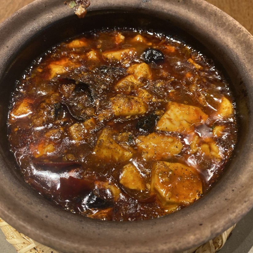 黒い土鍋麻婆豆腐
