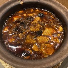 黒い土鍋麻婆豆腐