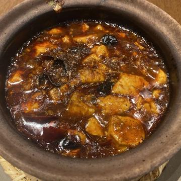 黒い土鍋麻婆豆腐