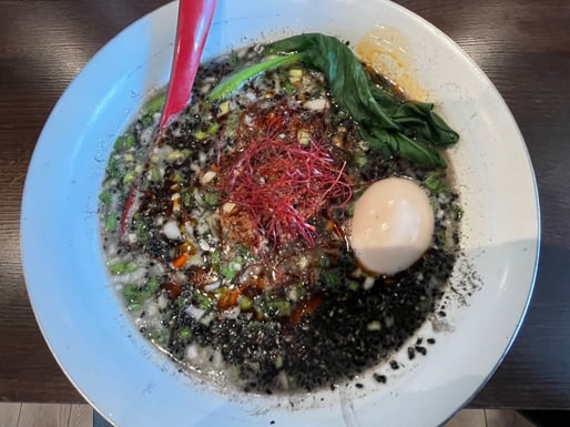 豚骨黒胡麻担々麺 大辛