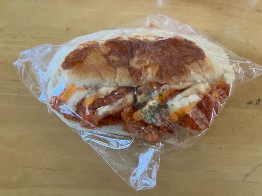 スパイシーチキン＆チェダーチーズサンド