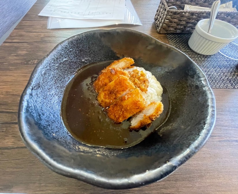 サクサク豚カツの黒ナッツカレー 武士