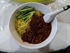ジャージャー麺