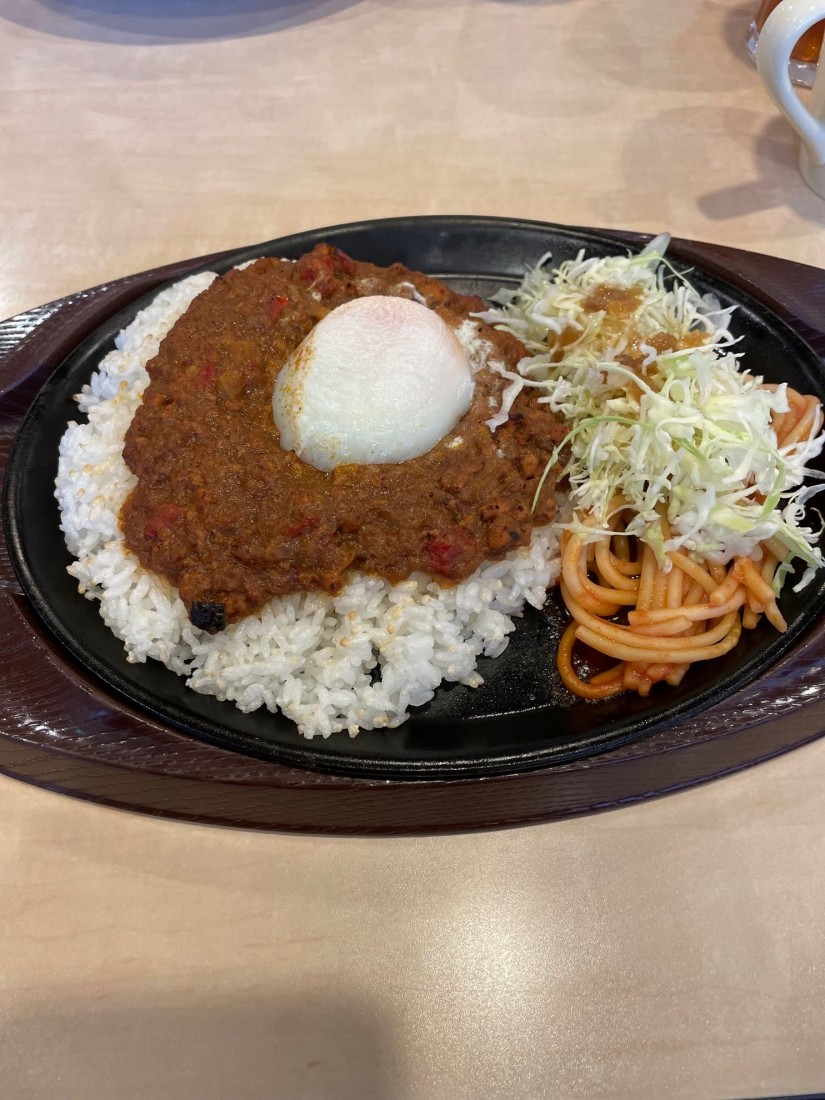 十種の刻み野菜の鉄板焼きキーマカレー