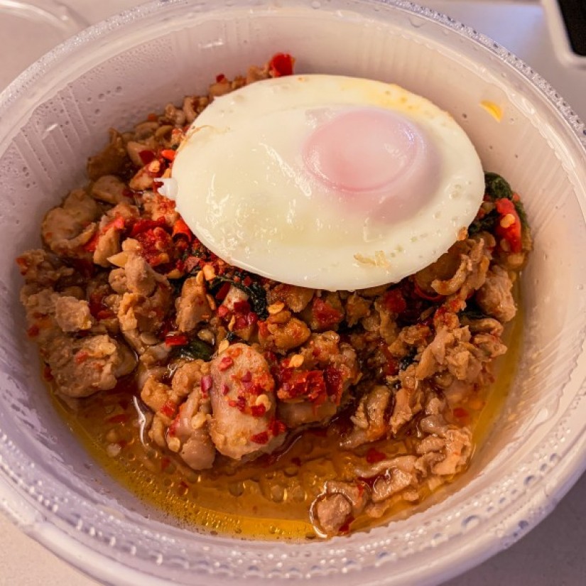 激辛ガパオボール