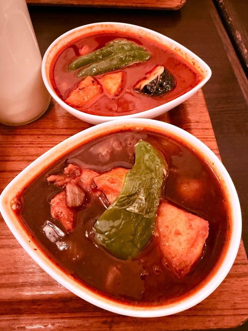 赤黒2種のスープカレー 4辛