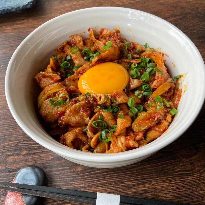 辛豚丼 しっかり辛い