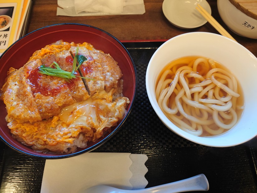 ピリ辛!赤いかつ丼 ピリ辛