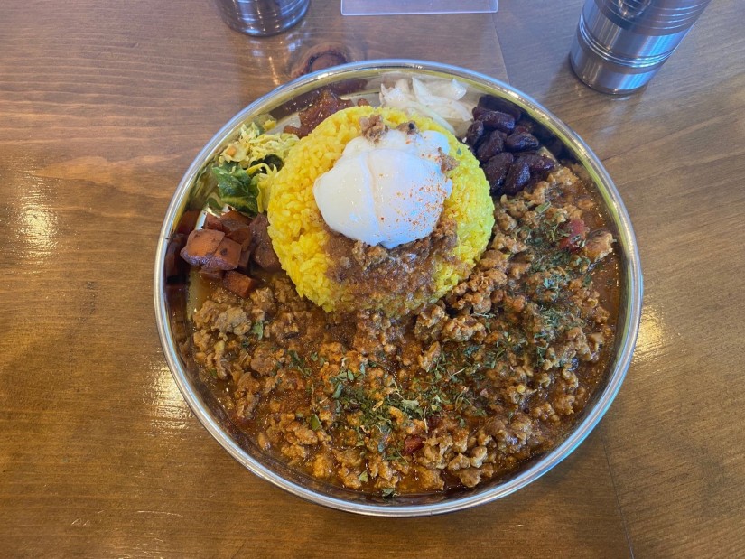 台湾風キーマカレー温玉のっけ 辛口