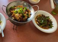 ハチノスの汁なし鍋(干锅牛肚)・豚バラ肉とピーマンの湖南風炒め(农家小炒肉)