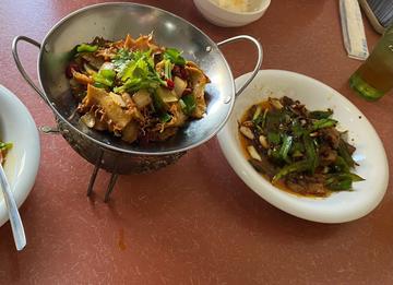 ハチノスの汁なし鍋(干锅牛肚)・豚バラ肉とピーマンの湖南風炒め(农家小炒肉)