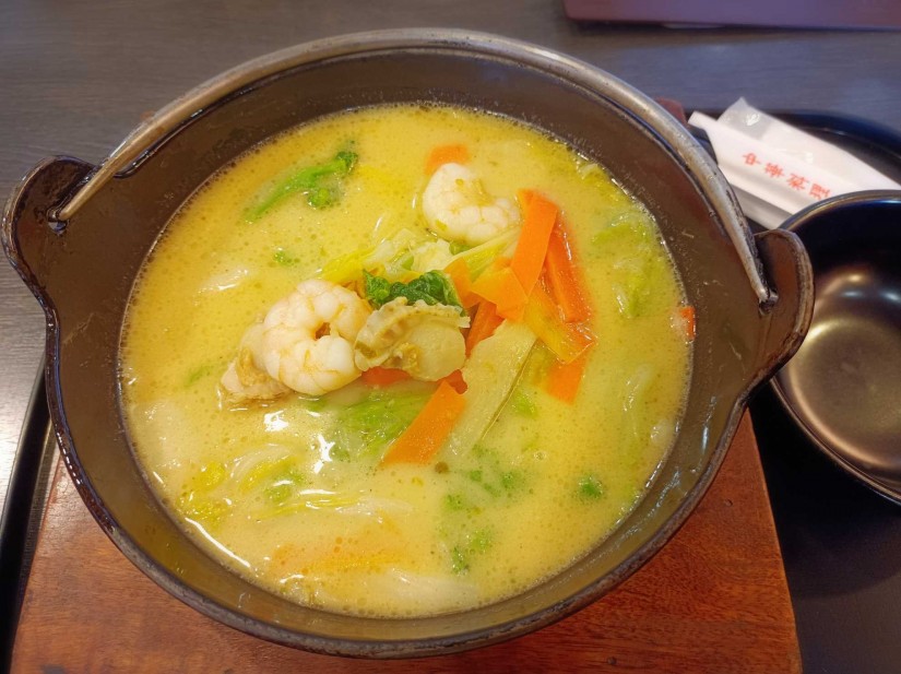 旨辛海鮮ミルク鍋ラーメン