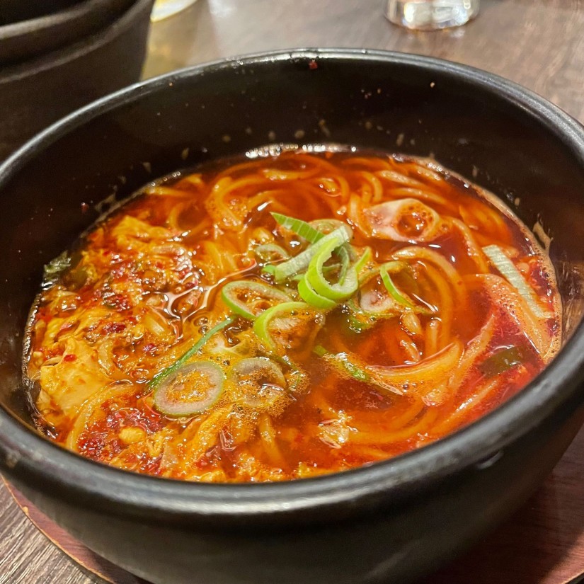 〆の辛麺