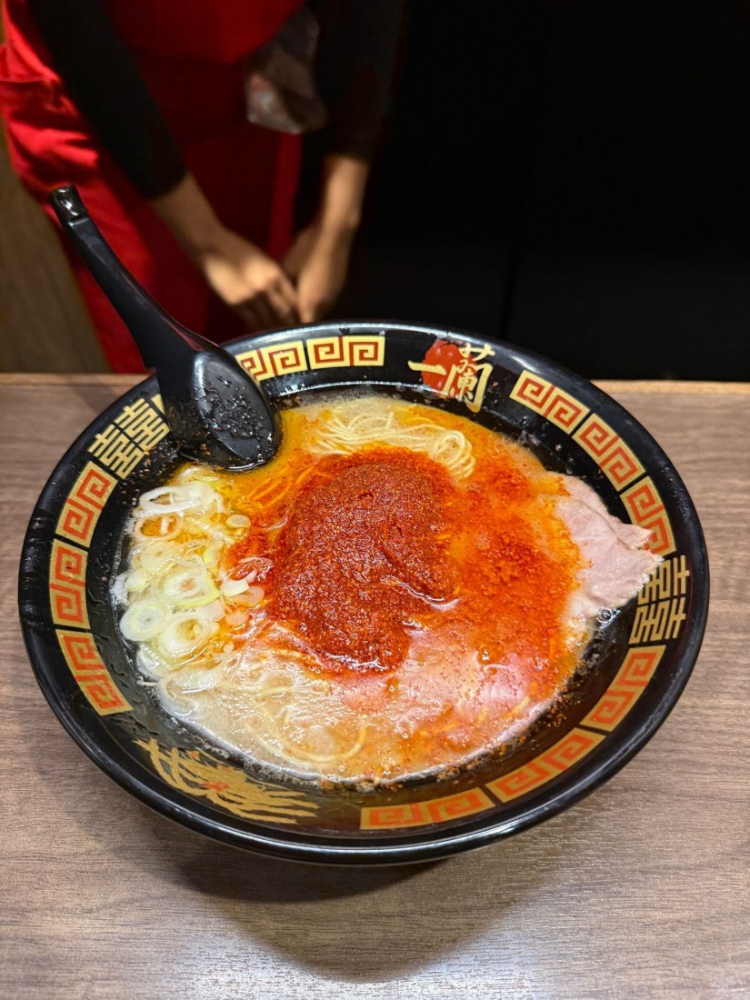 天然とんこつラーメン 赤い秘伝のたれ20倍