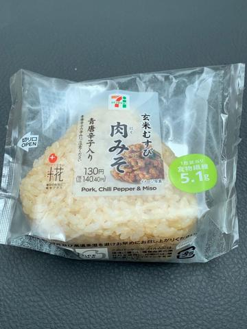 玄米むすび 肉みそ 青唐辛子入り