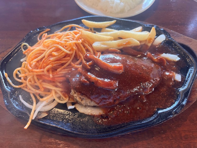 しめじのピリ辛ソース 切落し中挽きハンバーグ