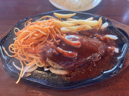 しめじのピリ辛ソース 切落し中挽きハンバーグ