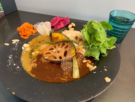 ビーフ&マスタードシュリンプあいがけカレー