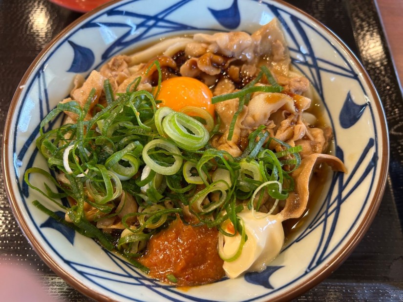 石川]丸亀製麺金沢八日市のこく旨 豚玉ぶっかけ 辛味噌・マヨ添を辛味