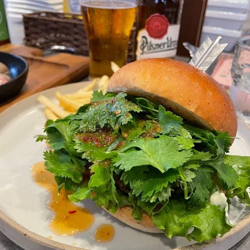 ホットスウィートチリソース×パクチーバーガー