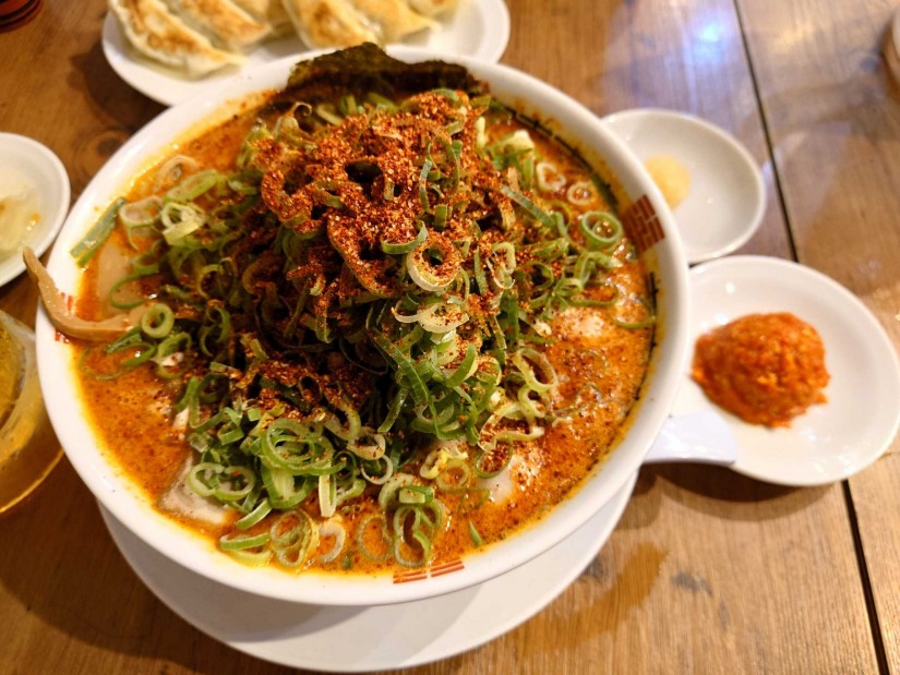 火吹きラーメン味噌󠄀味 大辛 dragon bollトッピング