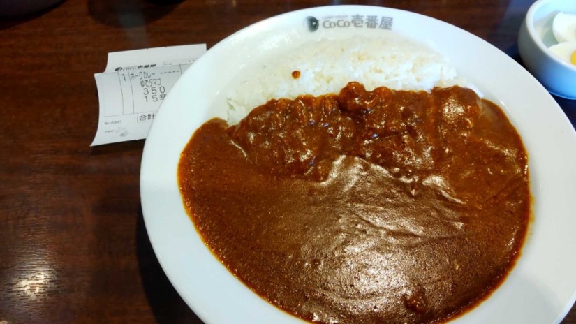 ポークカレー15辛 10辛とさほど変わりませんが喉がヒリヒリして胃がやや熱いです