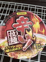 カップ 辛いラーメン